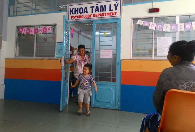 Khám trẻ chậm nói ở Bệnh viện Nhi Đồng 1
