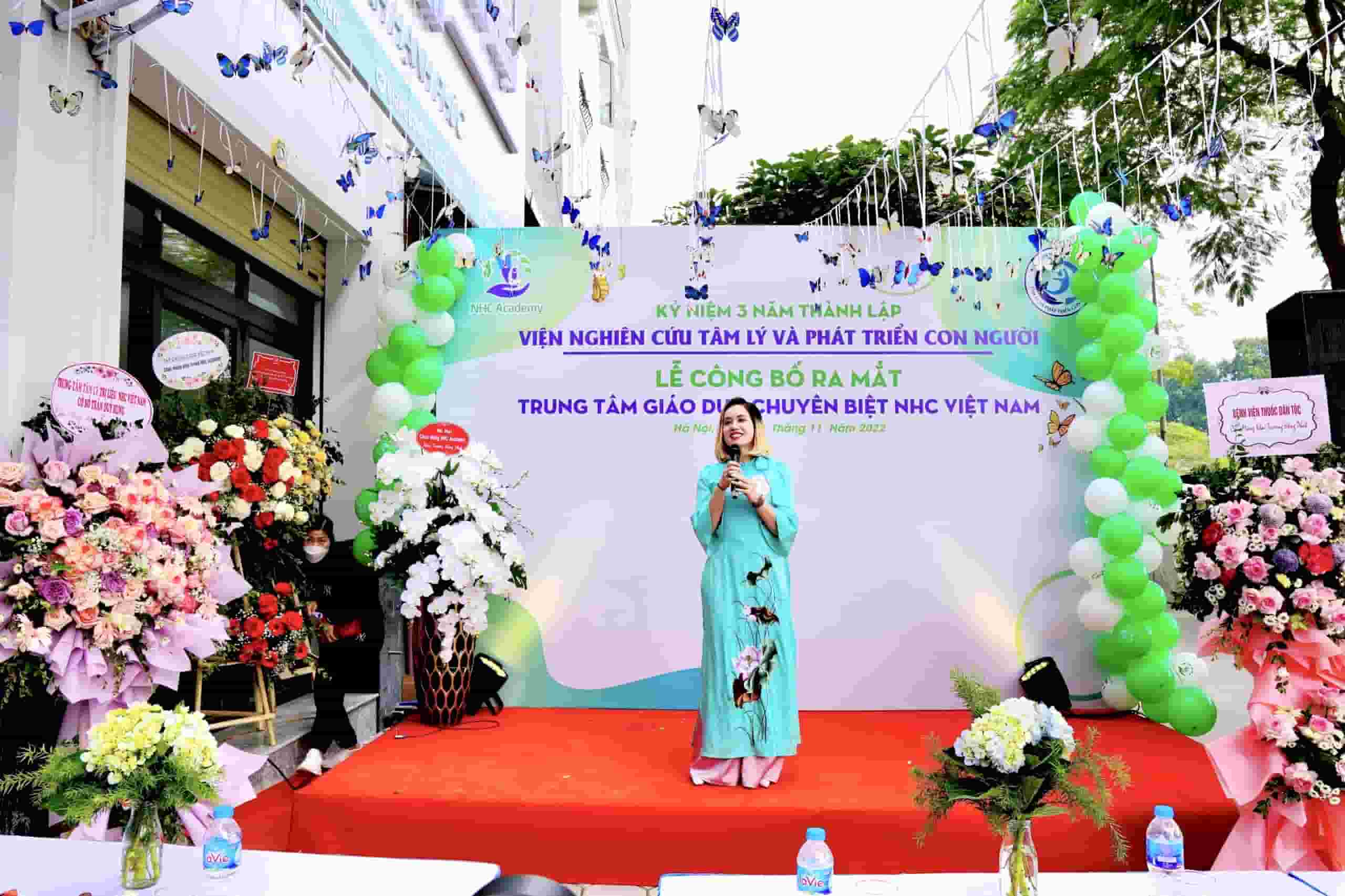 Bà Bùi Thị Hải Yến - Phó Chủ tịch Hội đồng quản trị chia sẻ về tầm nhìn sứ mệnh của Trung tâm Giáo dục Chuyên biệt NHC Việt Nam.