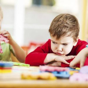 Trẻ tăng động thiếu tập trung, trí nhớ kém