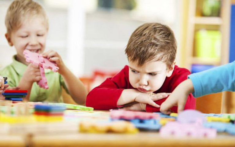 Trẻ tăng động thiếu tập trung, trí nhớ kém