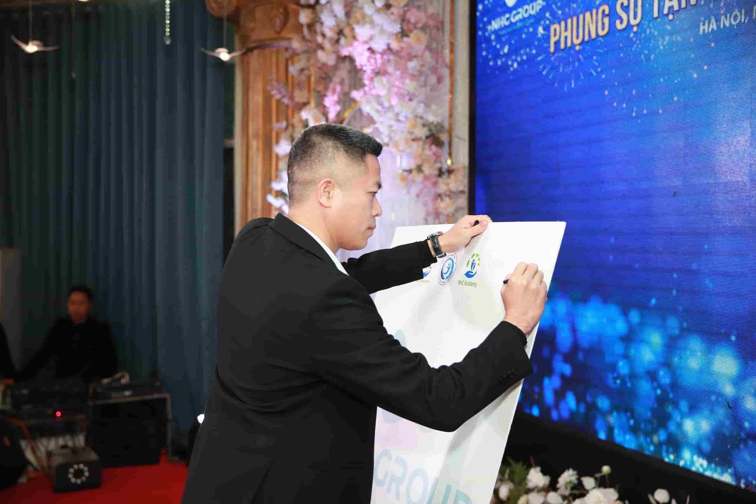Anh Nguyễn Quang Hưng - Chủ tịch NHC Group gửi những lời chúc tốt đẹp nhất đến NHC Academy nói riêng và NHC Group nói chung.