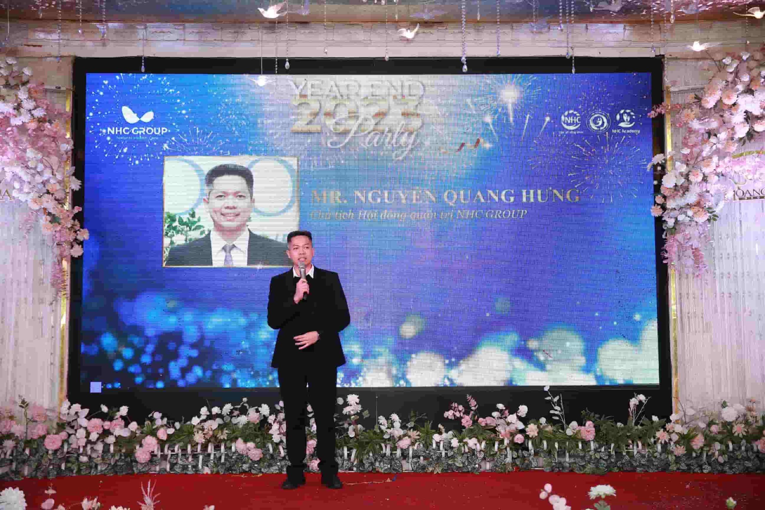 Anh Nguyễn Quang Hưng - Chủ tịch NHC Group phát biểu trong không khí trang trọng của buổi tiệc YEP 2023.