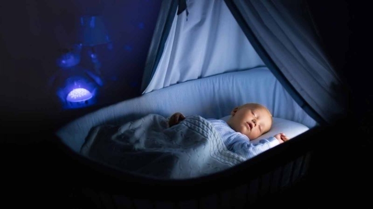 khắc phục khủng hoảng ngủ ở trẻ 4 tháng tuổi