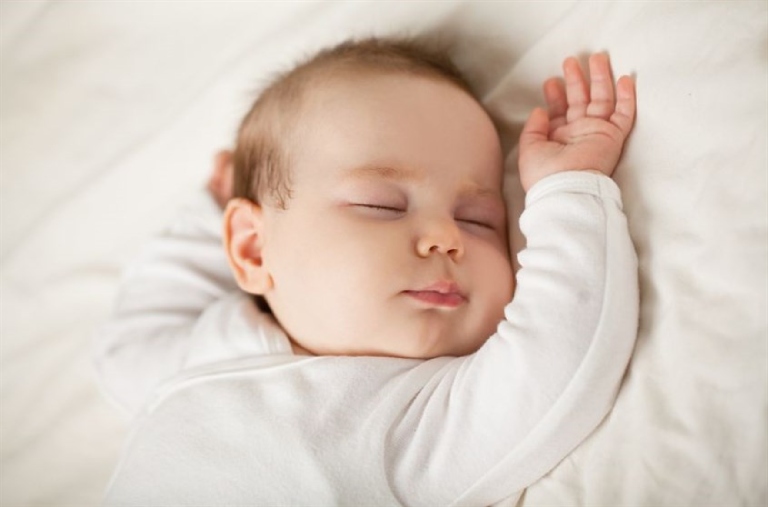 trẻ 4 tháng tuổi bị khủng hoảng ngủ