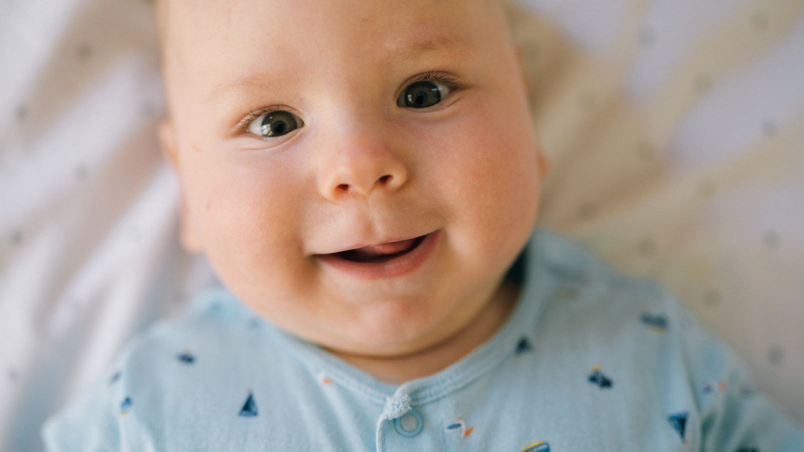 Bé 2 tuổi chậm nói có đáng lo không Bé 2 tuổi chậm nói có đáng lo không