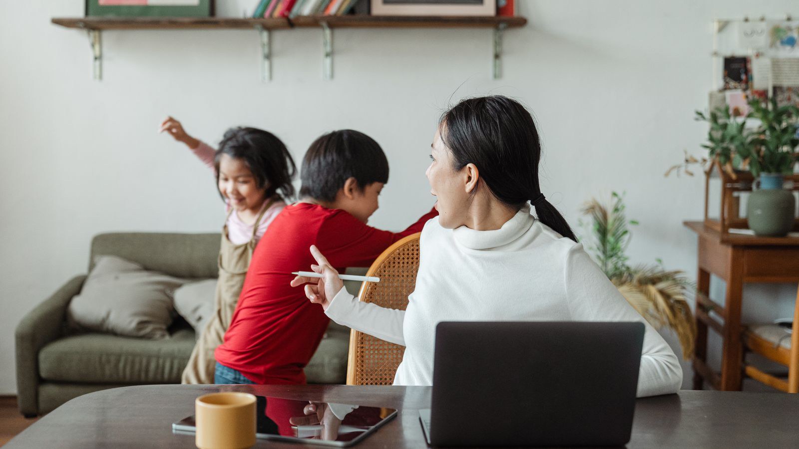 Tăng động giảm chú ý ở trẻ (ADHD): dấu hiệu và hướng hỗ trợ